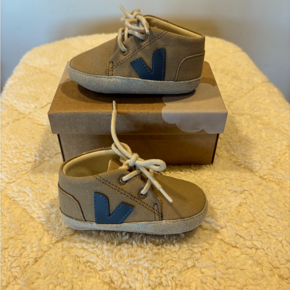 Veja baby shoes. Baby Canvas Dune California size 4